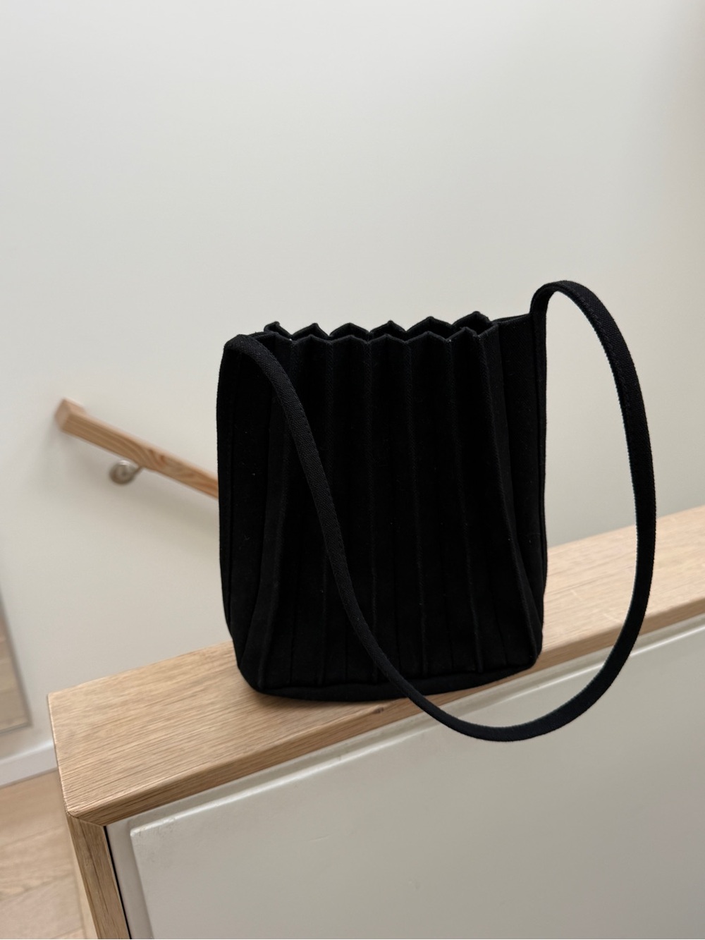 Pleated canvas bag